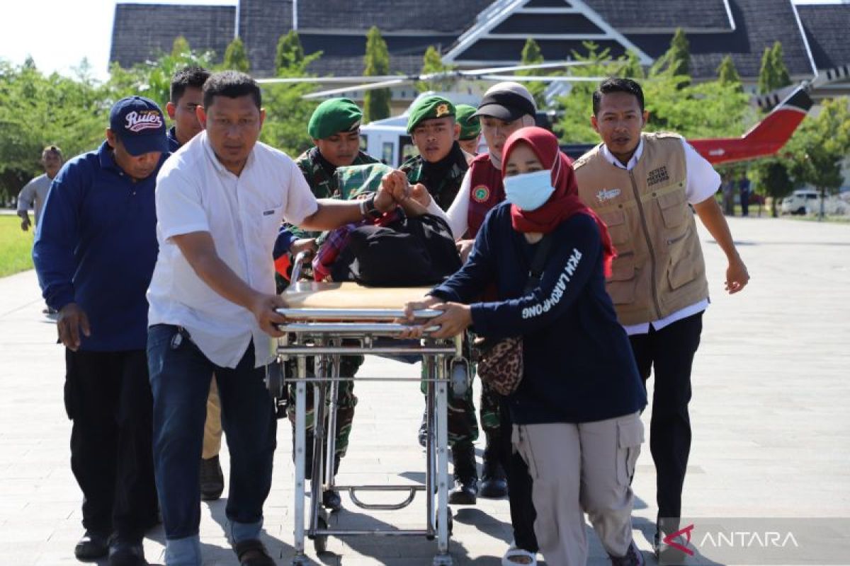 27 korban banjir dari daerah terisolasi dibawa ke rumah sakit Luwu