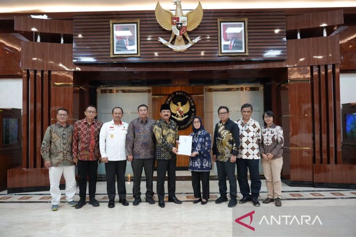 Minister Tjahjanto extends support for quality journalism