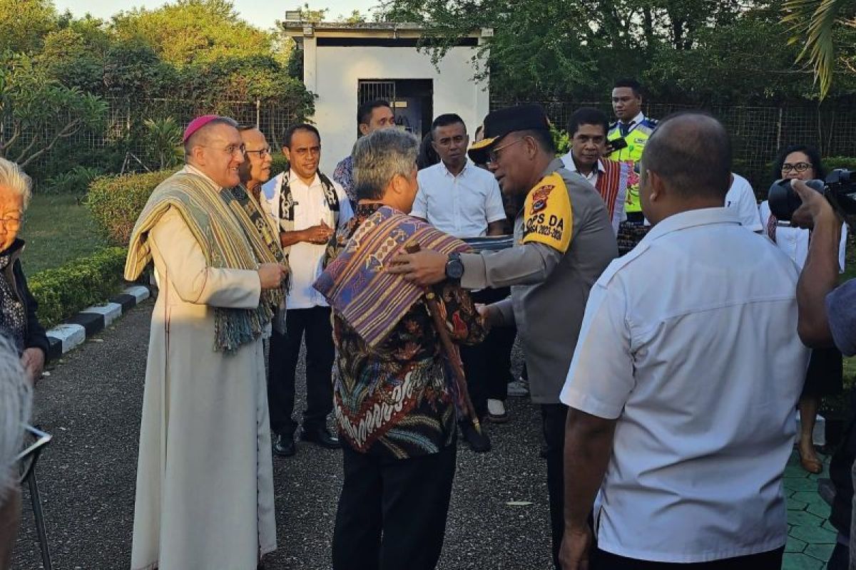 Dubes Vatikan untuk Indonesia tiba di Kupang