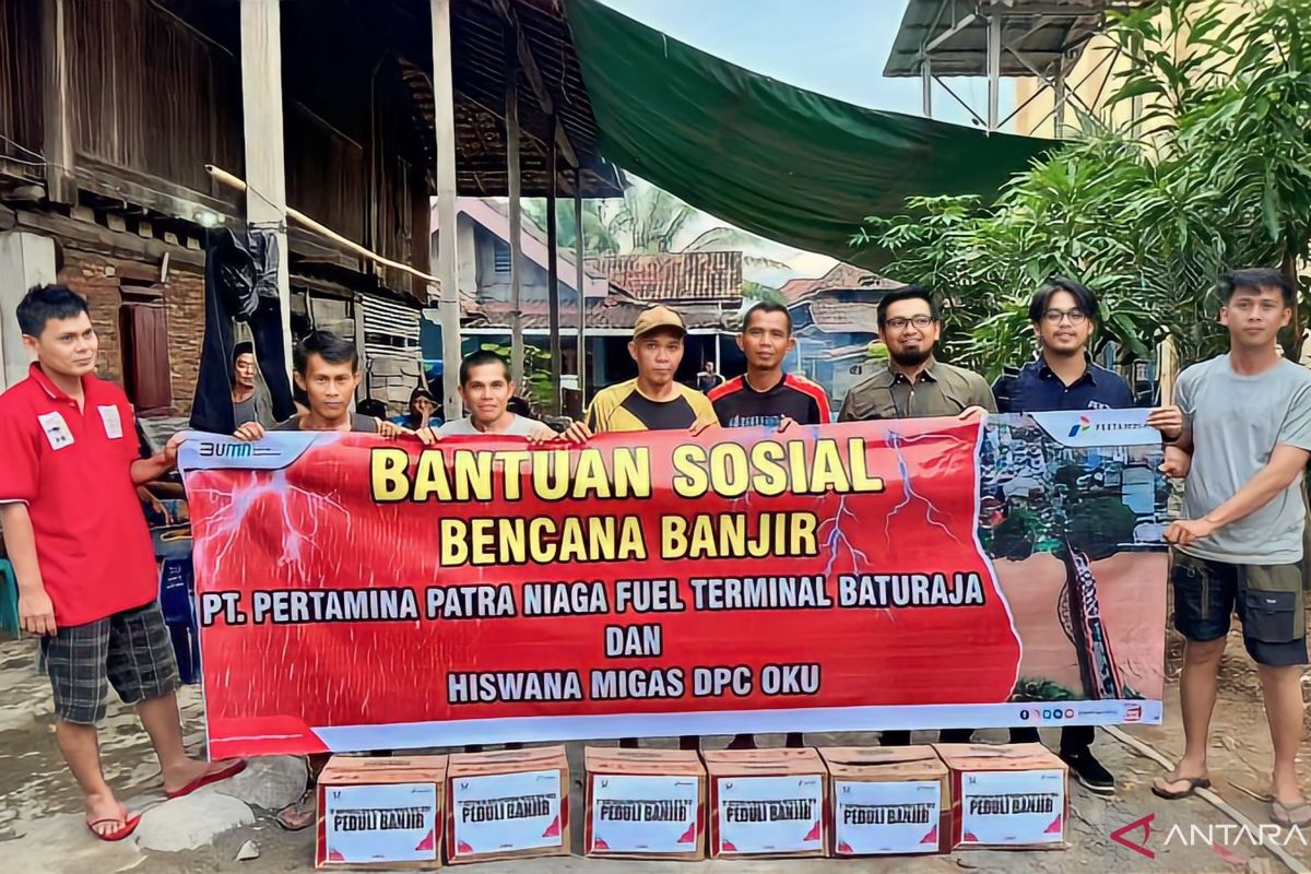 Pertamina Patra Niaga salurkan  bansos untuk korban banjir di OKU