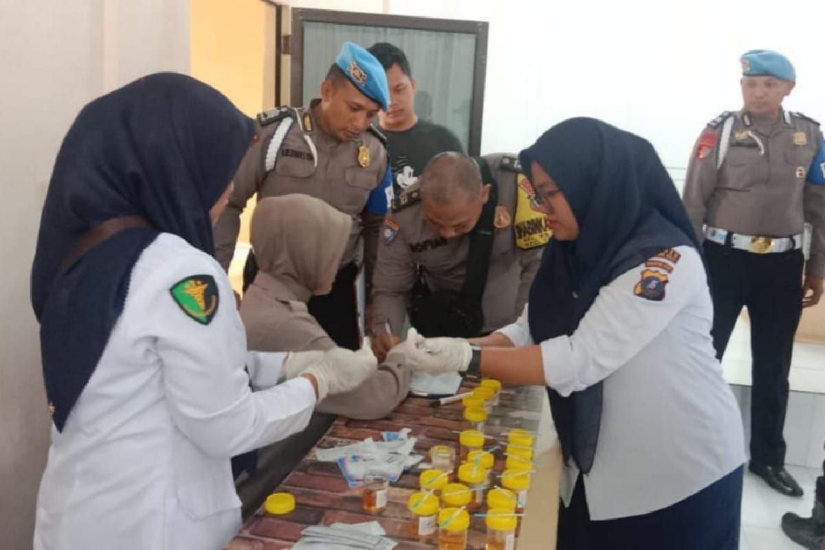 Polres Tanjungbalai- Sumut lakukan tes urine terhadap  personel
