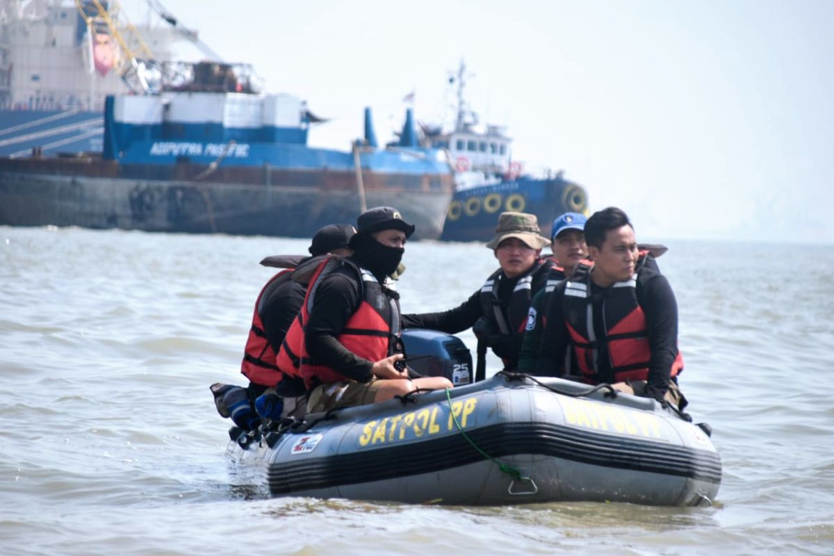 Cegah gunakan alat berbahaya, Satpol PP dan DKPP Surabaya patroli laut