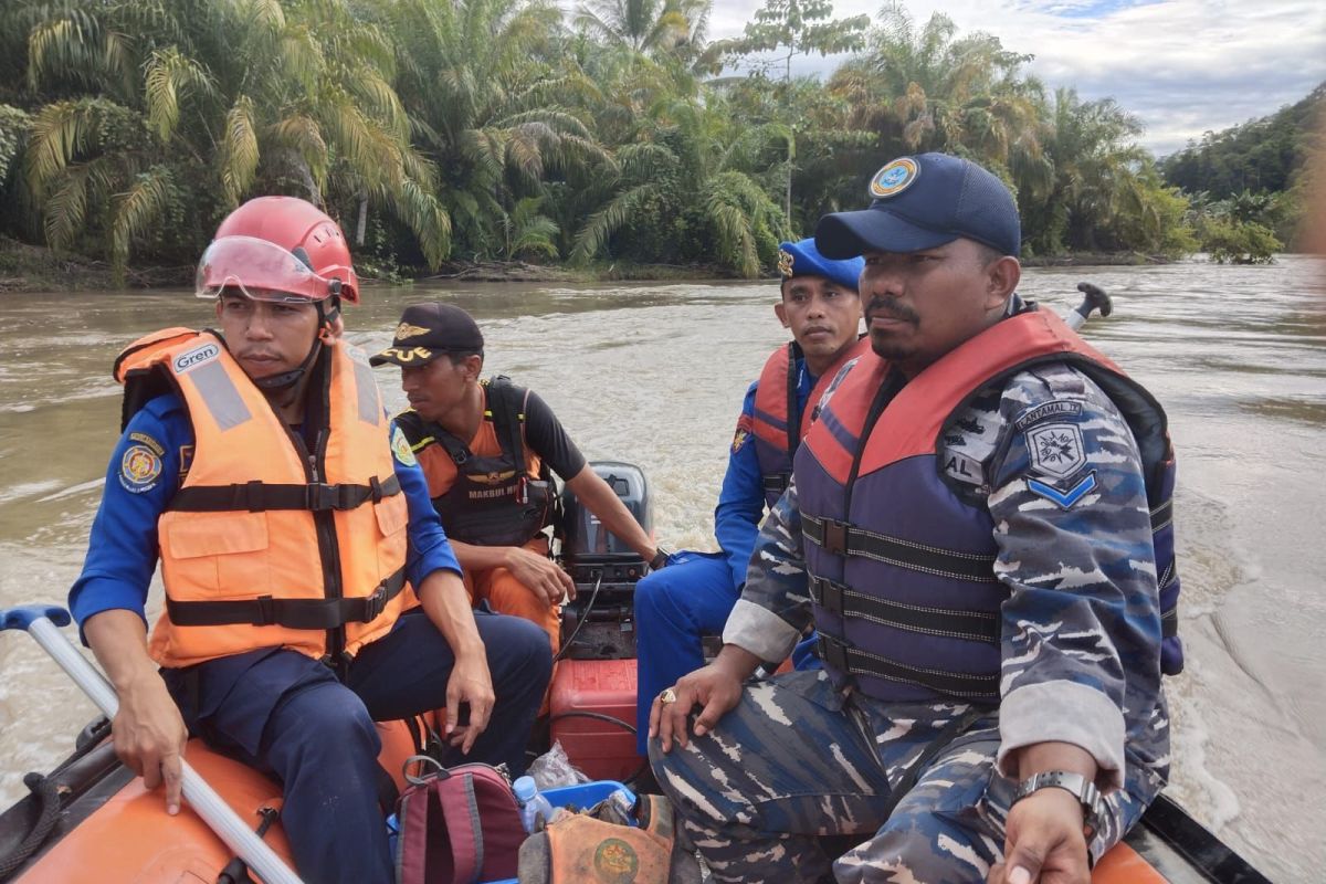 Basarnas cari remaja perempuan terseret arus sungai di LuwuTimur