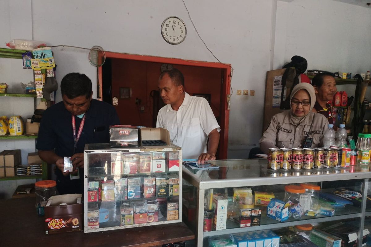 Pemkab Madiun dan Bea Cukai sosialisasi pencegahan penjualan rokok ilegal