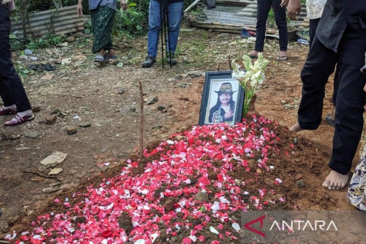 Musisi dangdut Jhonny Iskandar dimakamkan di Citeureup Bogor