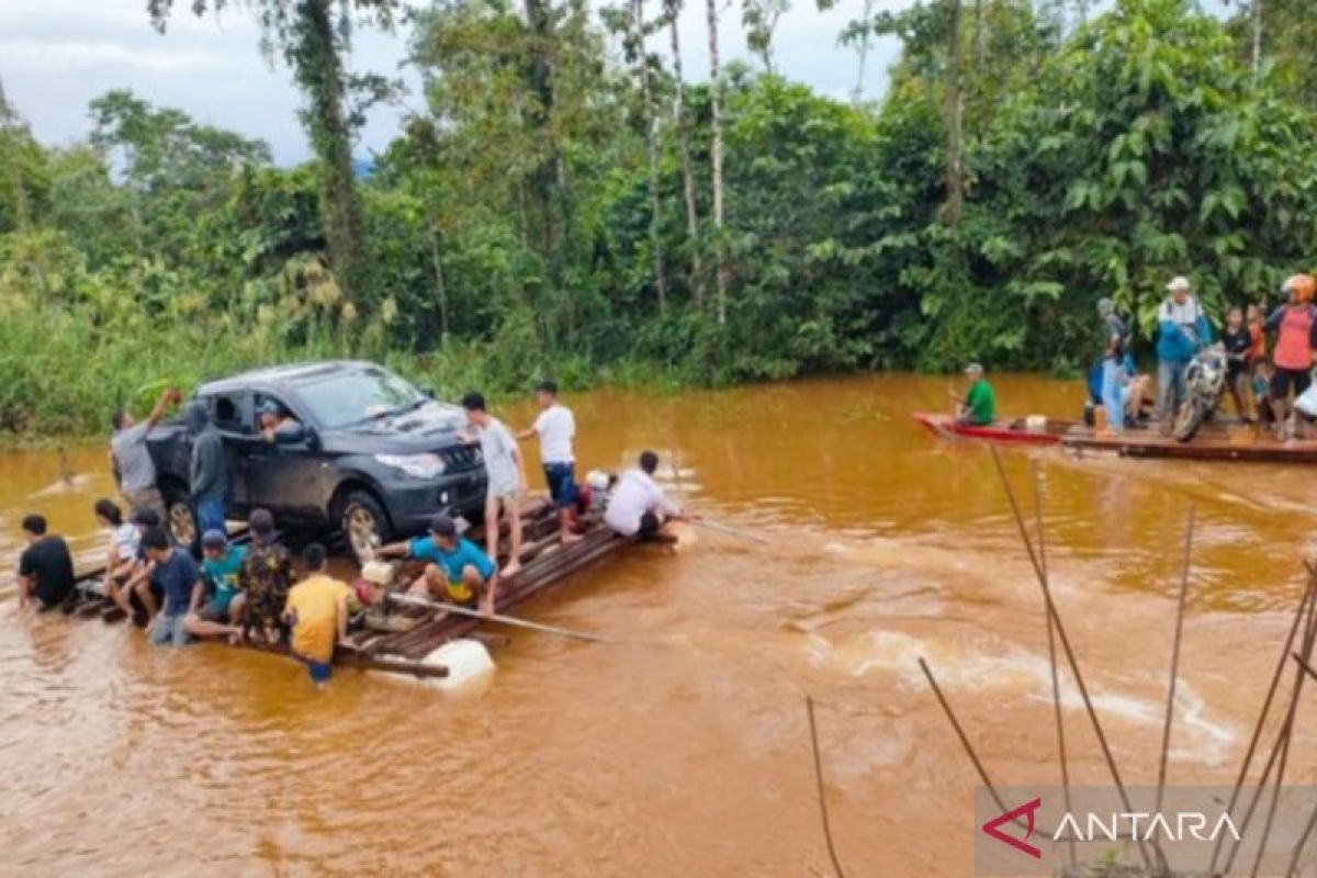 Ratusan korban banjir di Sulawesi Utara mengungungsi mandiri