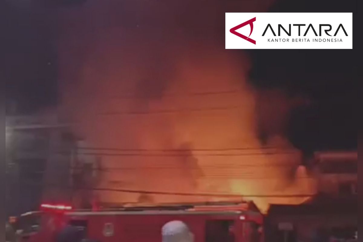 Kebakaran hanguskan empat rumah di Wenang Selatan, Manado