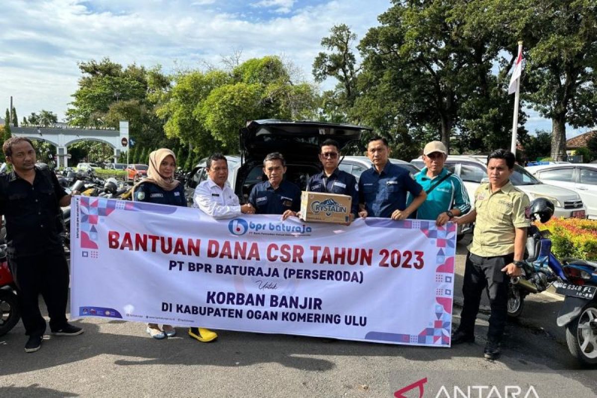 BPR Baturaja salurkan bantuan untuk korban banjir OKU