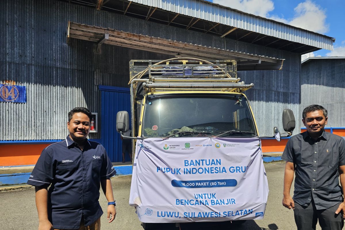 Pupuk Indonesia menyalurkan bantuan 80 ton beras untuk korban banjir di Sulsel