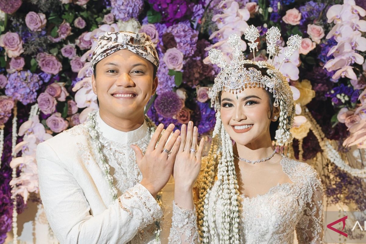 Satu kali ijab langsung sah, Rizky Febian dan Mahalini resmi jadi pasangan suami-istri