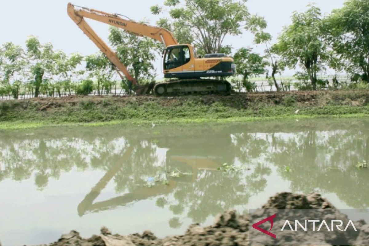 Menjaga saluran irigasi demi memperkuat ketahanan pangan