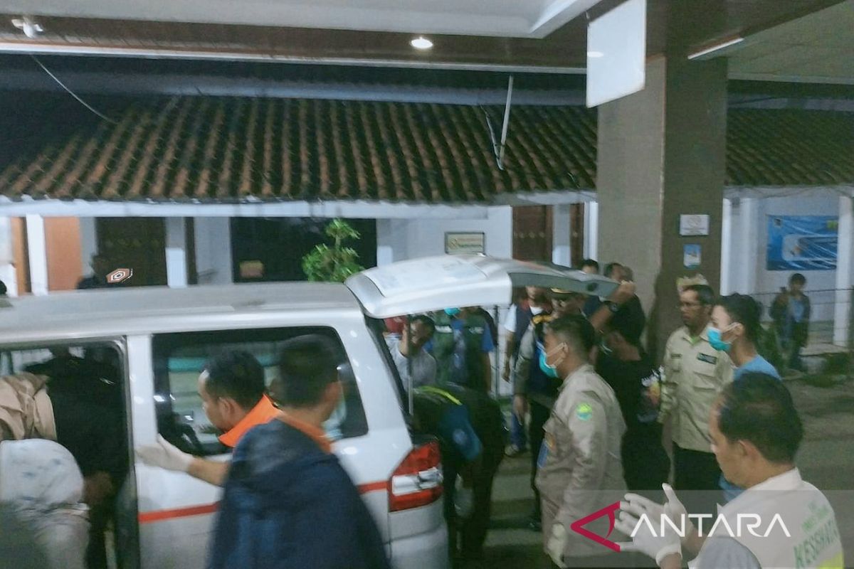 Sejumlah korban meninggal dalam kecelakaan bus pariwisata di Ciater dibawa ke RSUD Ciereng