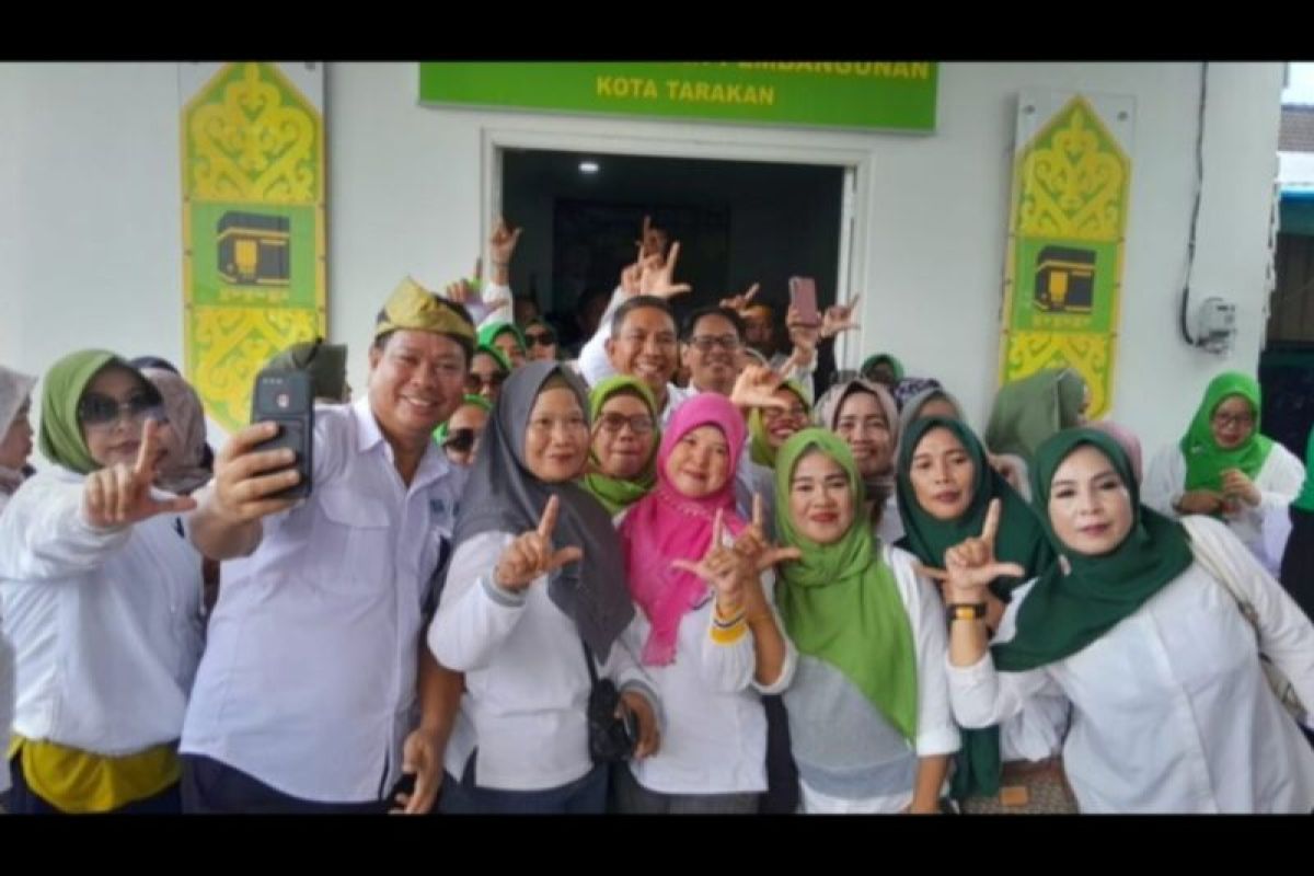 Andi Sulaiman Mengantar Formulir Bakal Cagub Kaltara ke PPP Bersama Relawan