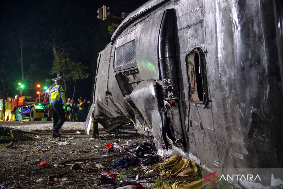 5 anak tewas dan 20 luka dalam kecelakaan bus dengan kereta di Afsel