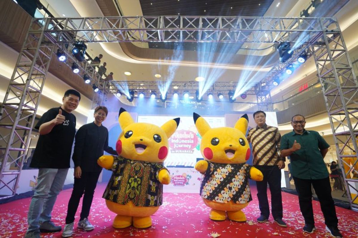 Pikachu berbatik tampil dan hibur masyarakat Surabaya