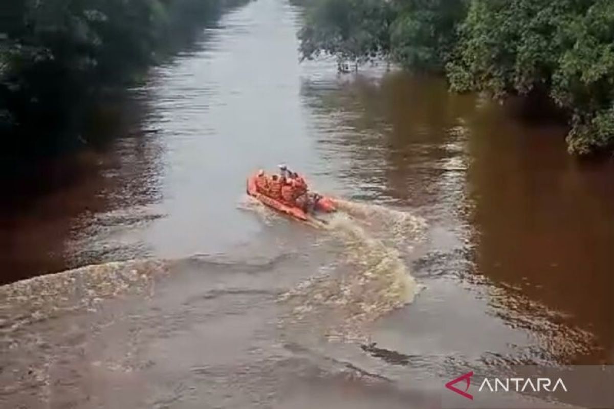 Pencarian ASN hilang di Sungai Batang Selaut Sumbar