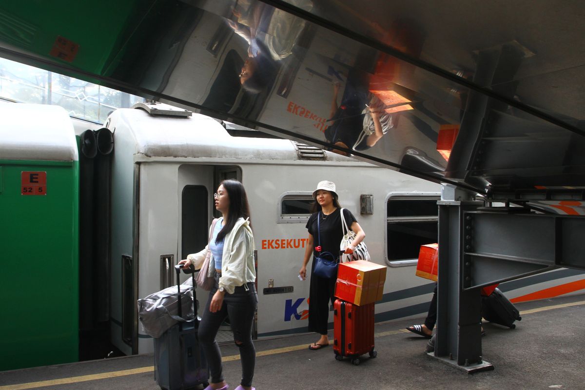 Volume Penumpang Kereta Di Stasiun Malang Meningkat Antara News Jawa