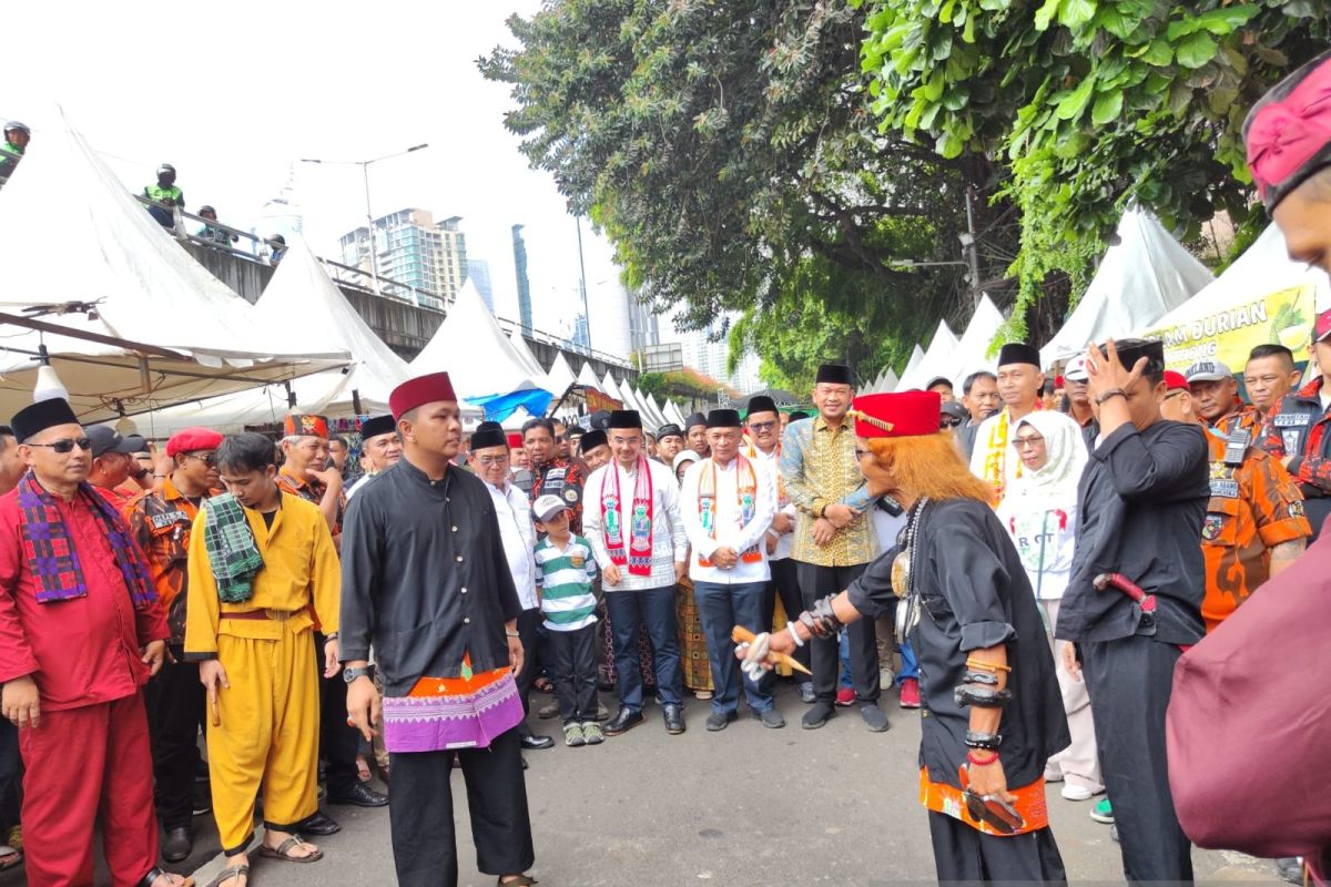 Tradisi palang pintu pembuka Lebaran Tenabang 2024