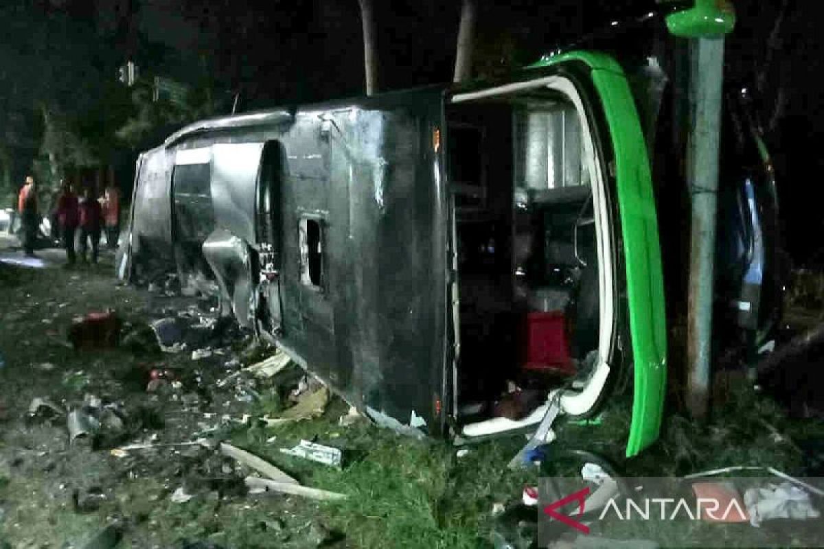 Bus yang ditumpangi rombongan pelajar SMK alami kecelakaan di Subang