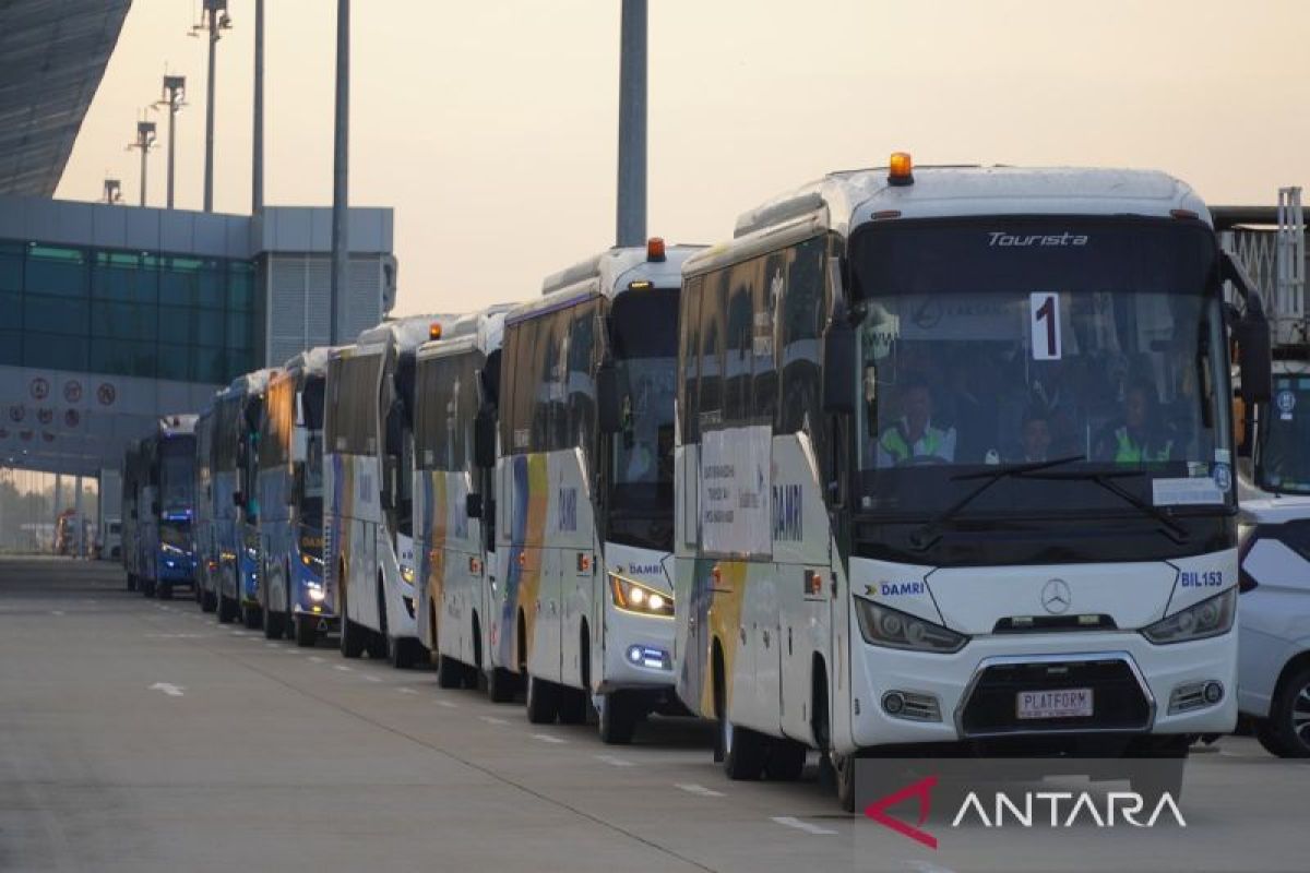 DAMRI angkut 325 calon jamaah haji menuju Bandara Syamsudin Noor