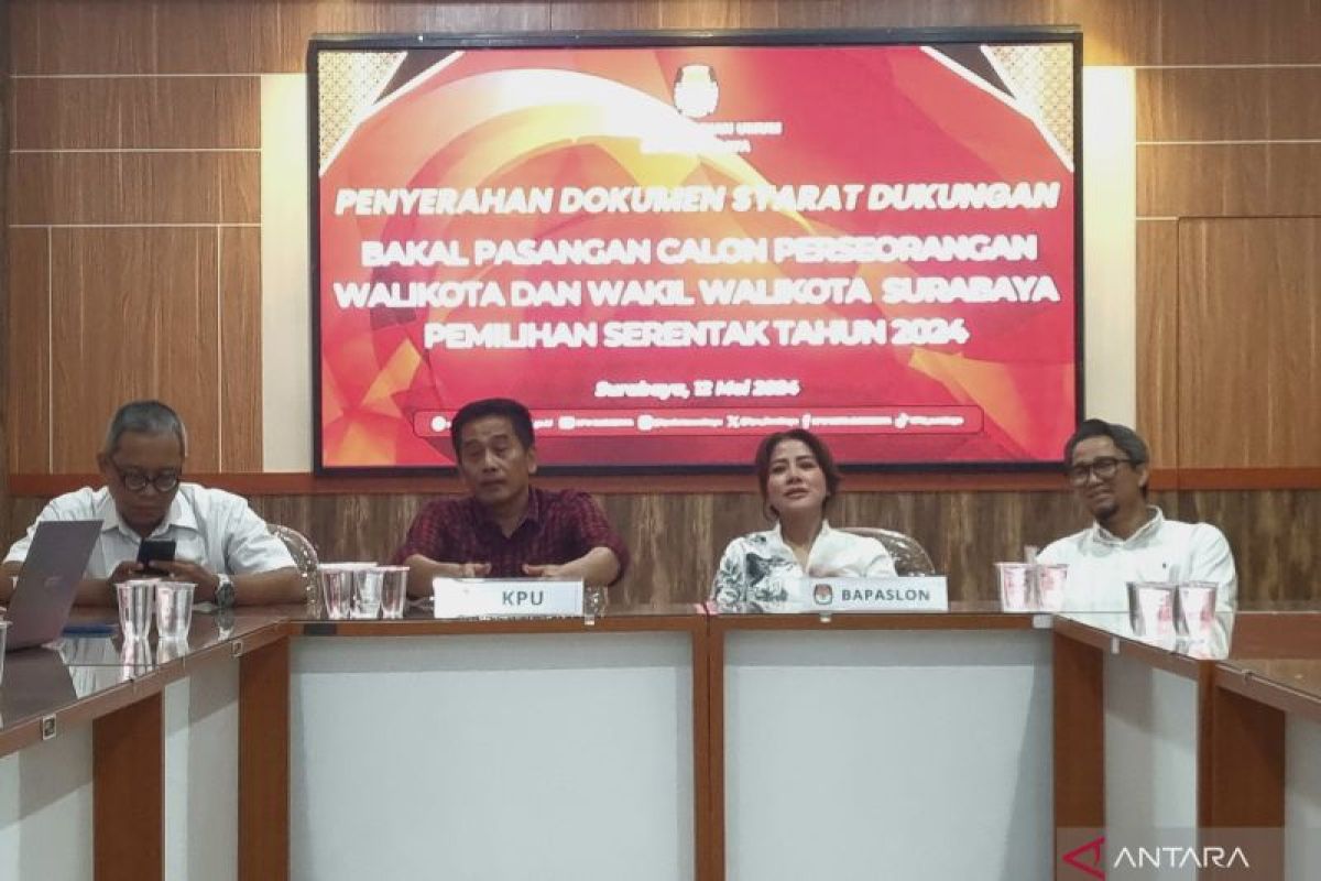 KPU Surabaya terima pendaftaran Asrilia-Satria untuk Pilkada 2024