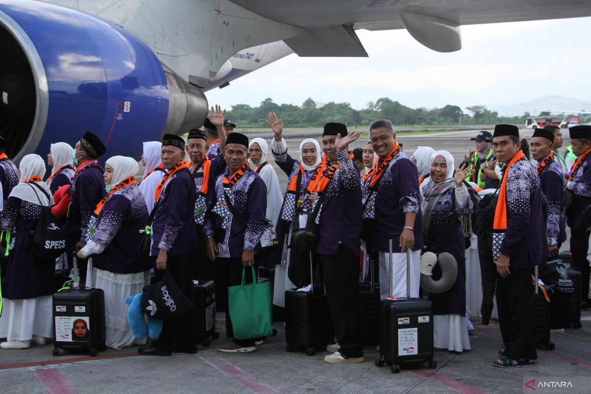 Adanya percikan api pada salah satu mesin, pesawat Garuda pembawa jamaah haji kloter 5 lakukan RTB