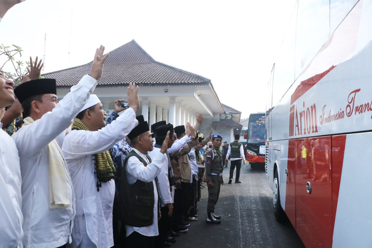 JCH Kabupaten Serang mulai diberangkatkan ke Tanah Suci