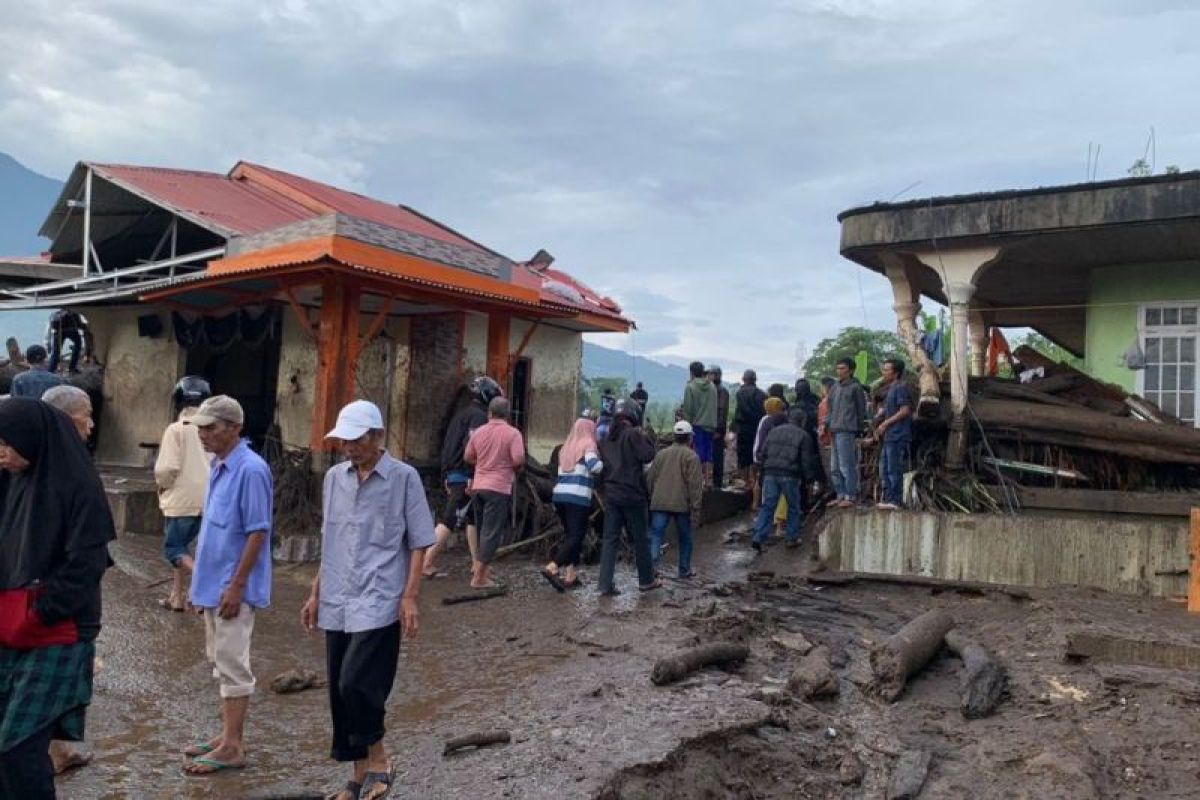 204 warga Agam mengungsi dampak banjir lahar dingin Gunung Marapi