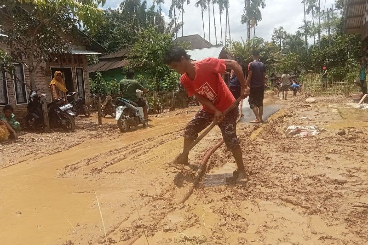 BPBD Pasaman Barat ingatkan warga waspada banjir dan longsor