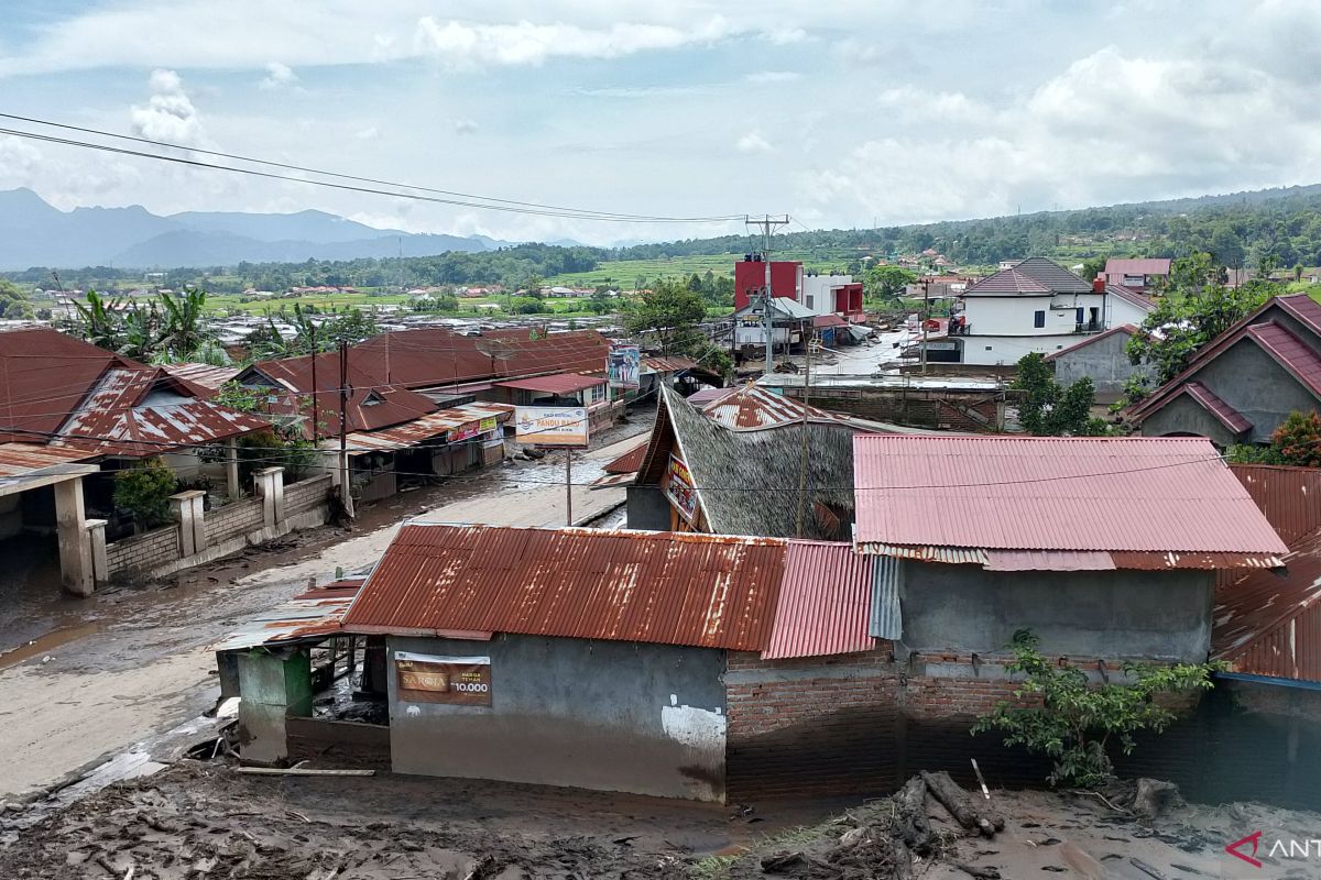 Ratusan warga Bukit Batabuah Agam diungsikan akibat banjir bandang