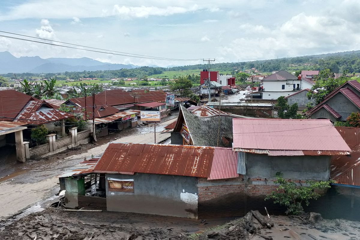 Ratusan warga Bukit Batabuah Sumbar diungsikan akibat banjir lahar dingin