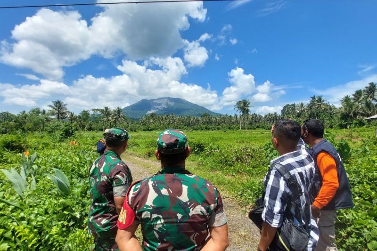 Kodim Ternate dukung BPBD jaga keselamatan warga erupsi Gunung Ibu