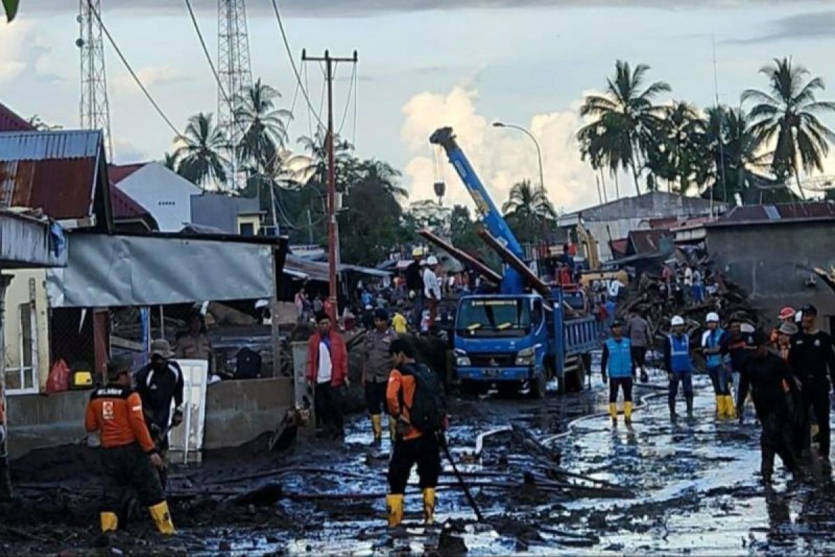 Bencana banjir dan longsor, PLN gerak cepat atasi gangguan kelistrikan Sumbar