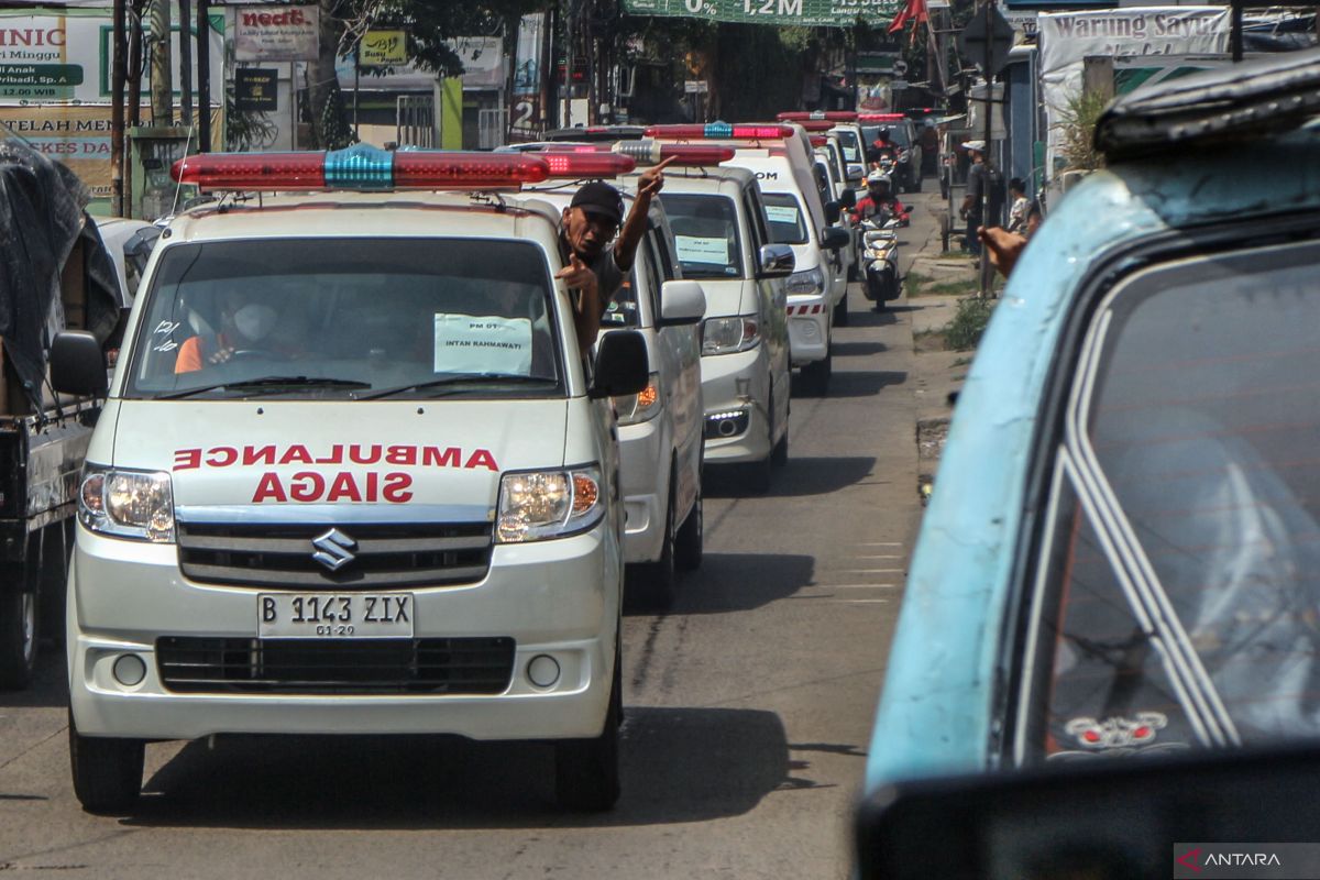 Pemkot Surabaya kirim enam ambulan jemput jenazah korban kecelakaan Tol Solo-Ngawi