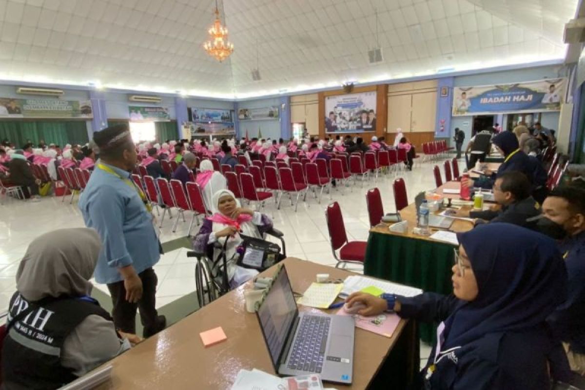 Sebanyak 450 calon haji Kloter Tiga Riau tiba di Batam 