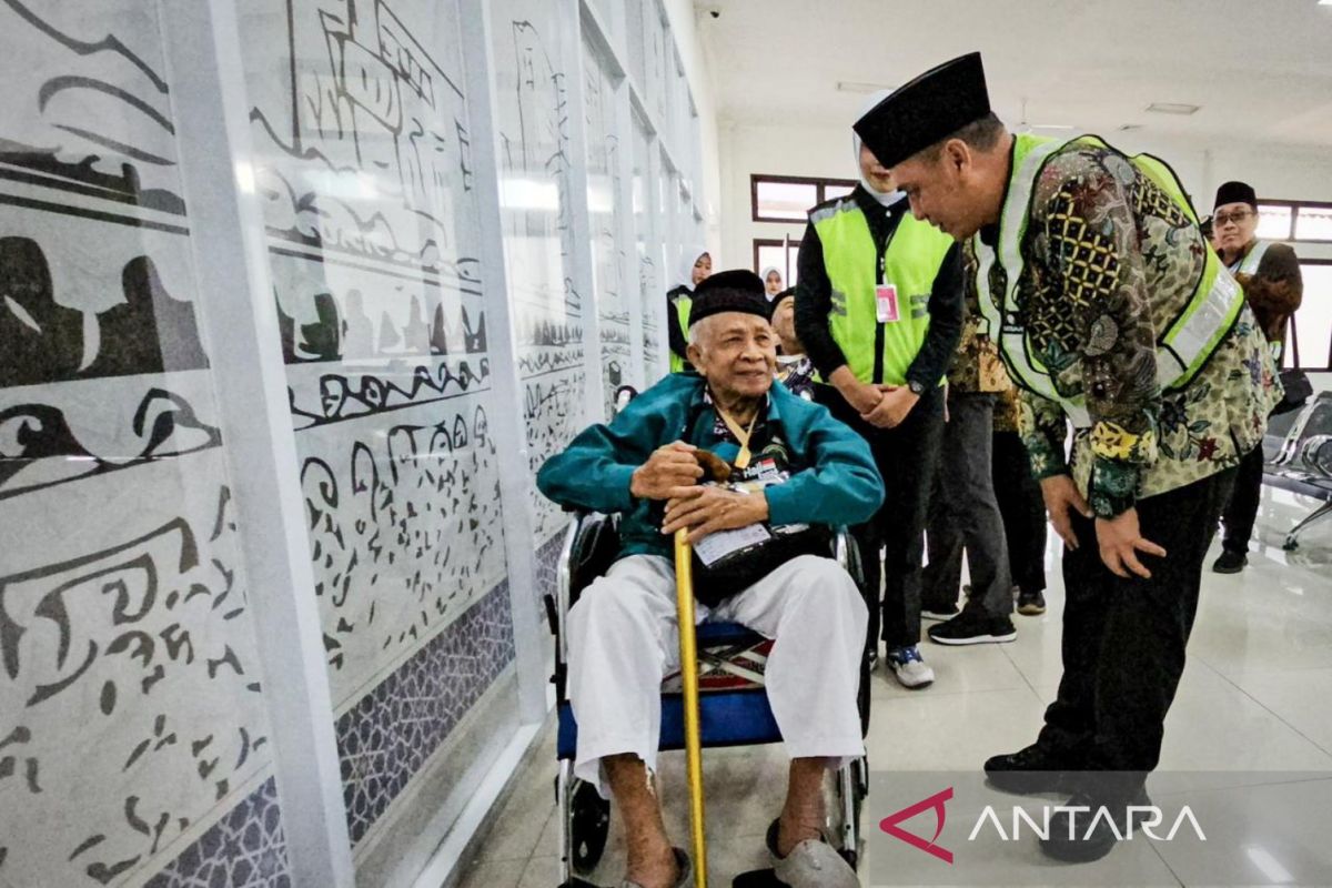 Hari pertama, 1.364 calon haji embarkasi Solo mendapatkan layanan fast track