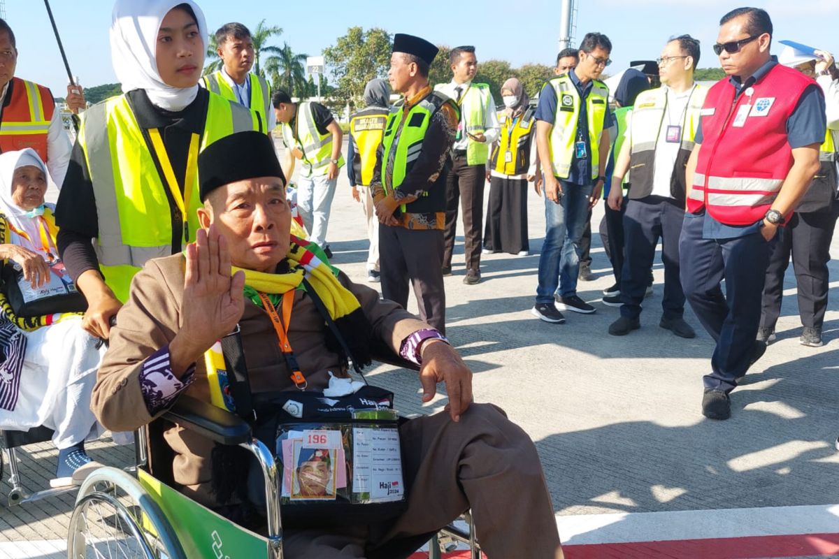 Jamaah calon haji kloter 02 NTB diberangkatkan menuju tanah suci Makkah