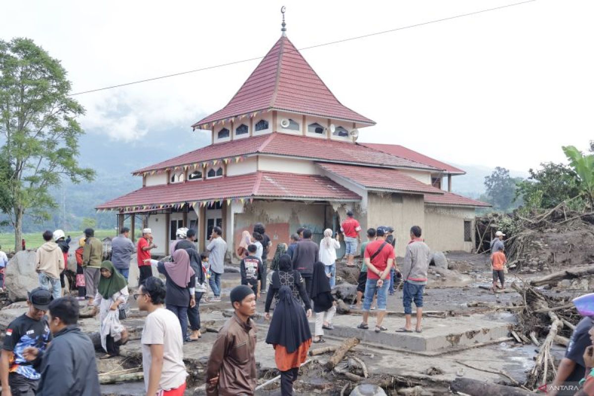 Banjir bandang di Sumbar, 43 orang meninggal dunia