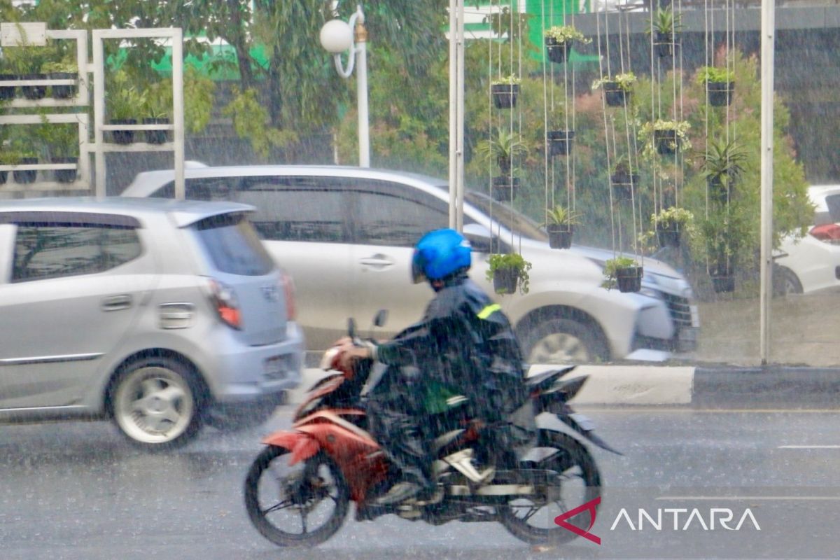 Sebagian besar wilayah Indonesia diprediksi hujan sedang hingga lebat