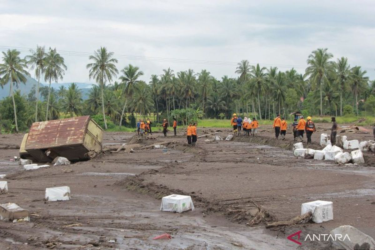 Pencarian Korban Banjir Lahar Dingin Di Tanah Datar Terus Dilanjutkan