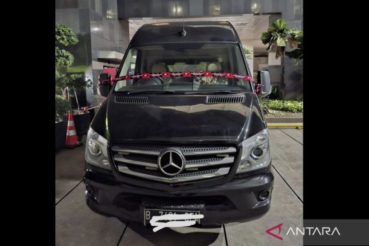 KPK sita satu unit  Mercedes Benz Sprinter milik SYL