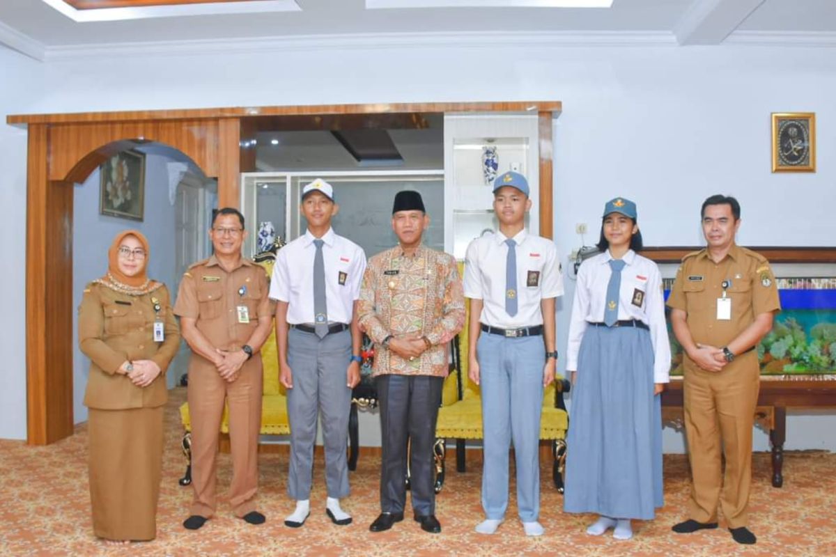 Wabup Ketapang motivasi pelajar calon pengibaran bendera di Ibu Kota Nusantara Kalimantan Timur