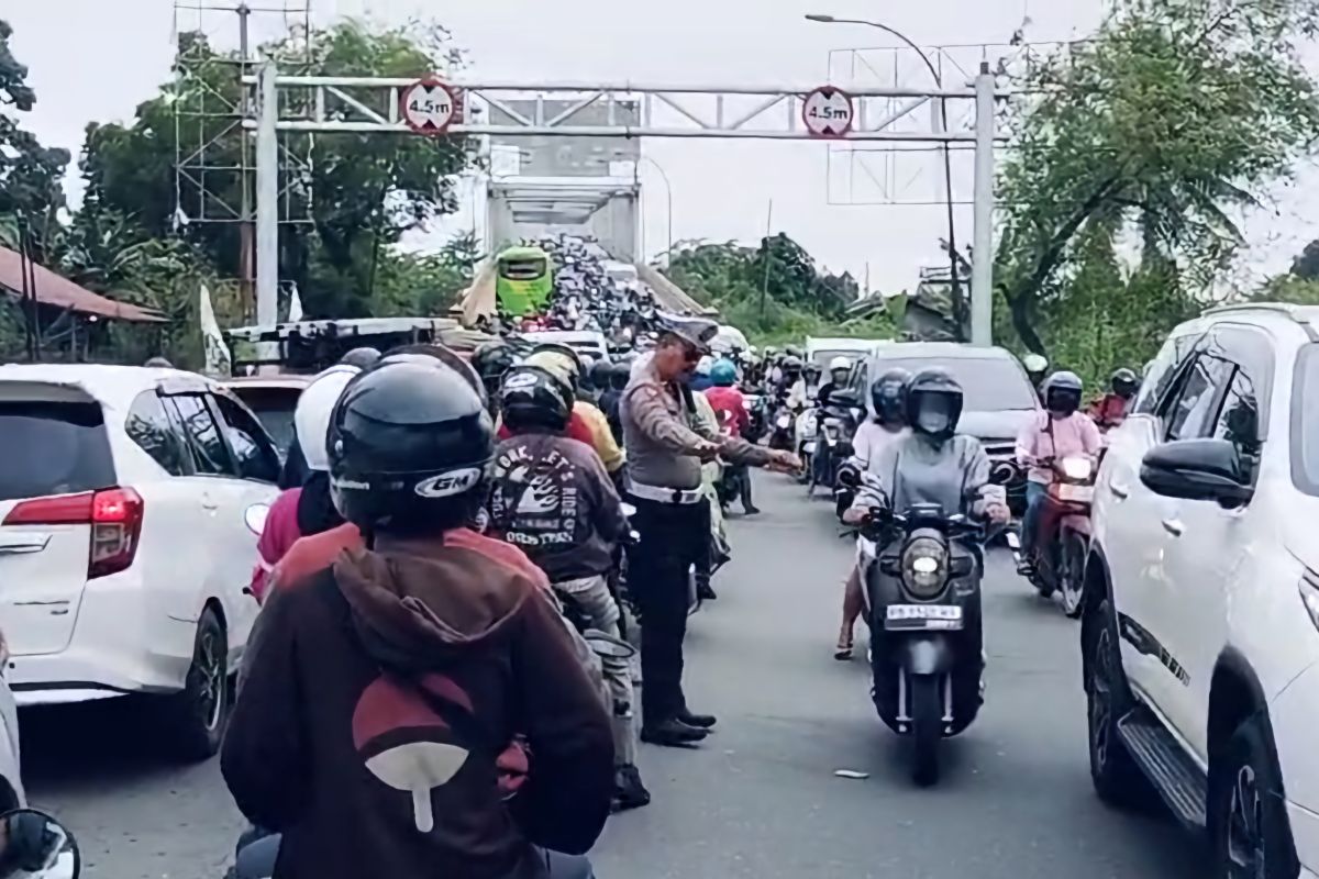 Polres Kubu Raya memberlakukan buka-tutup jalur di Jembatan Kapuas Dua