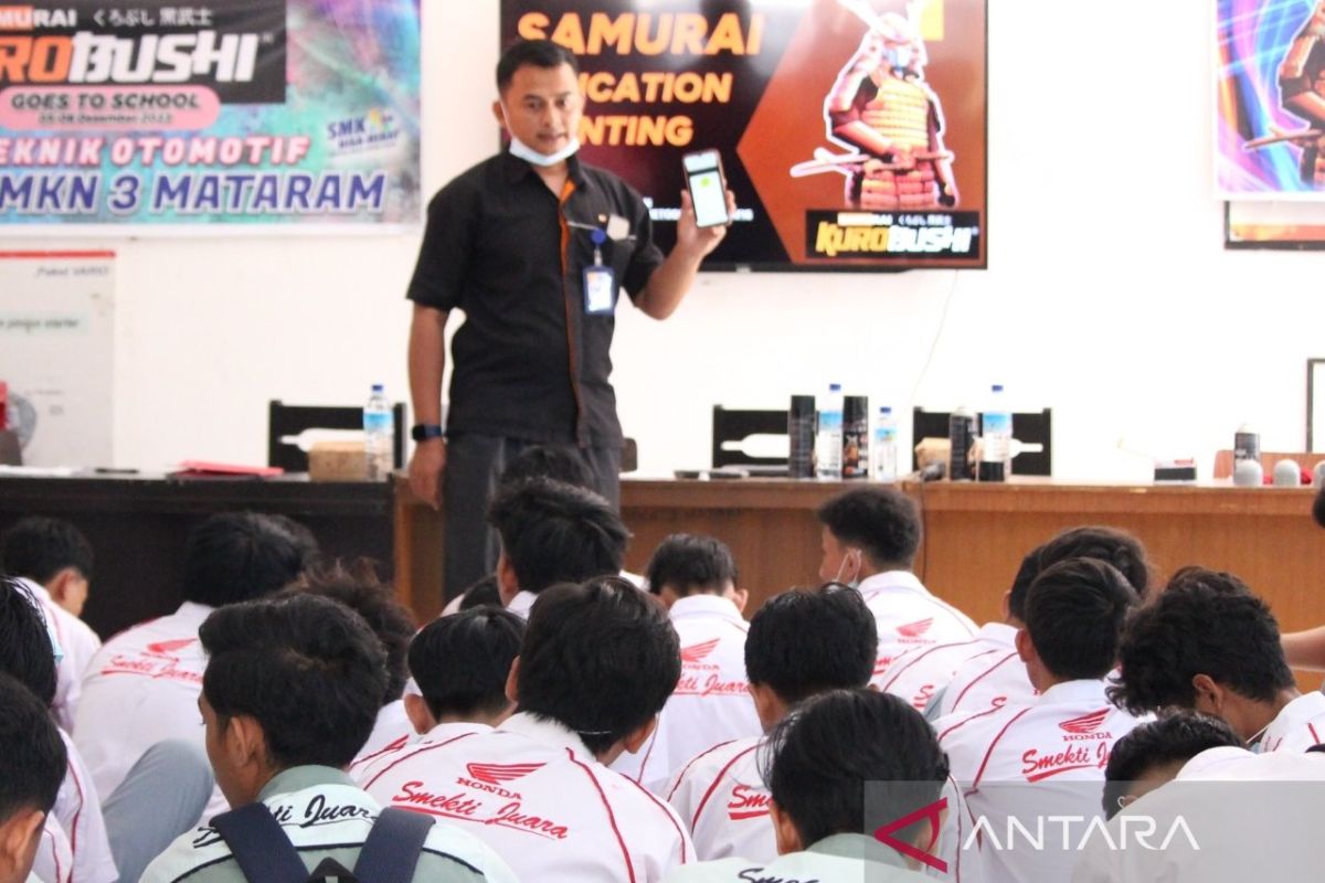 30 siswa SMKN 3 Mataram ikuti pelatihan desain grafis