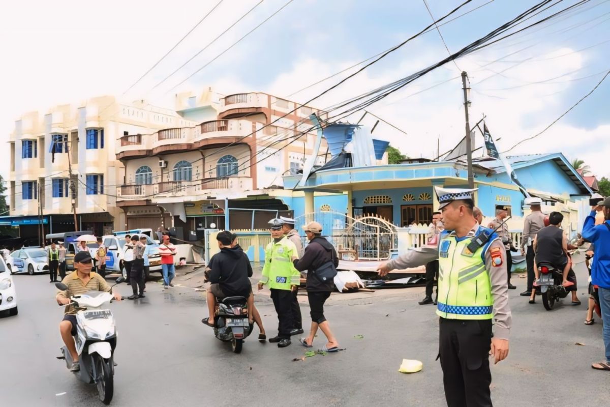 Kapolres Karimun sebut puluhan rumah rusak akibat puting beliung