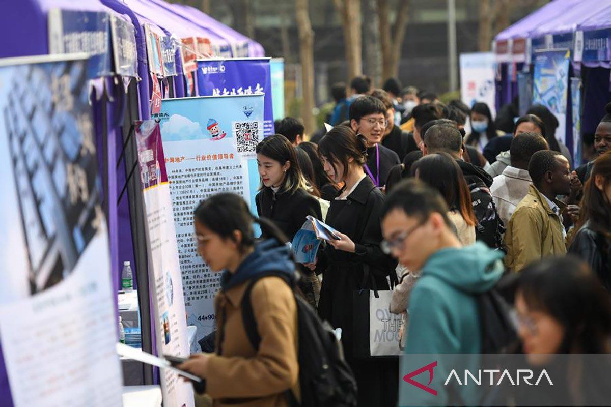 China akan pekerjakan lulusan perguruan tinggi di berbagai sektor