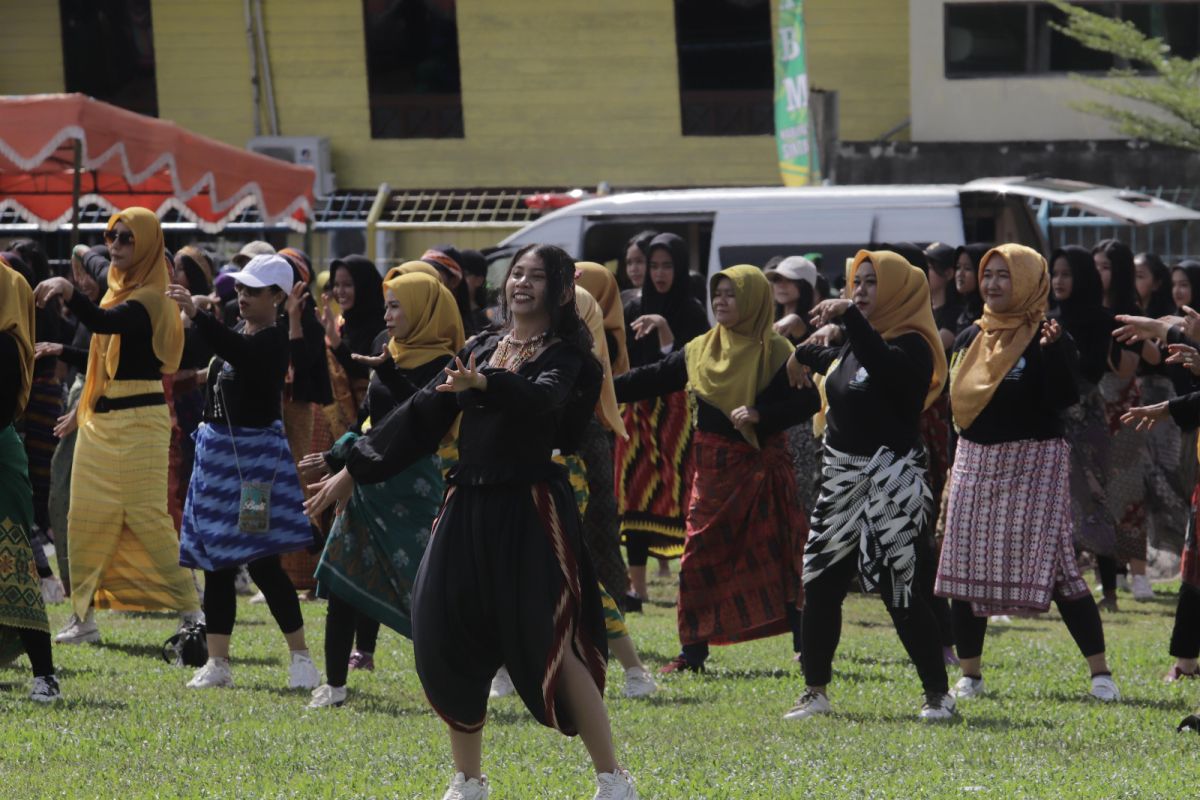 Tarian multietnis memeriahkan HUT Ke-662 Kota Sintang