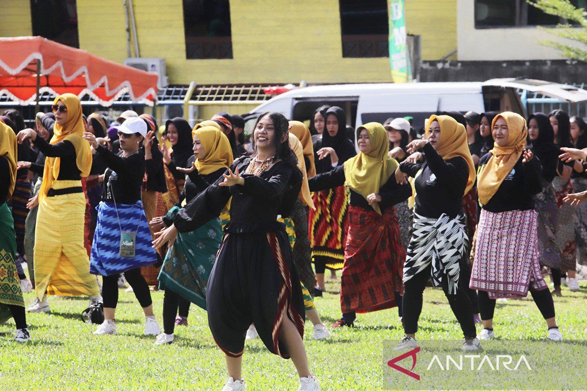 Tarian multietnis oleh 662 penari memeriahkan HUT Kota Sintang