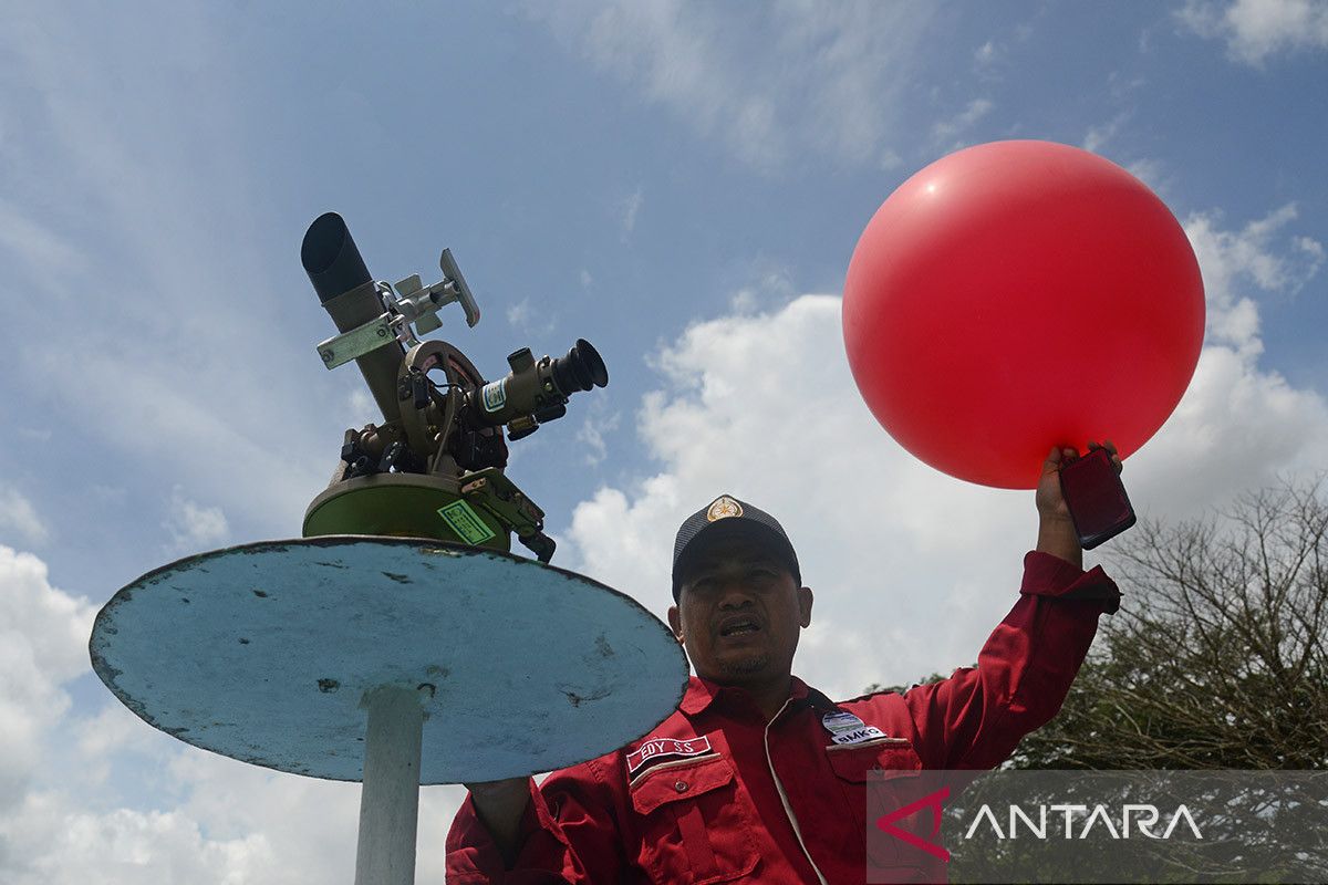 FOTO - Pelepasan pilot balon cuaca di Aceh besar