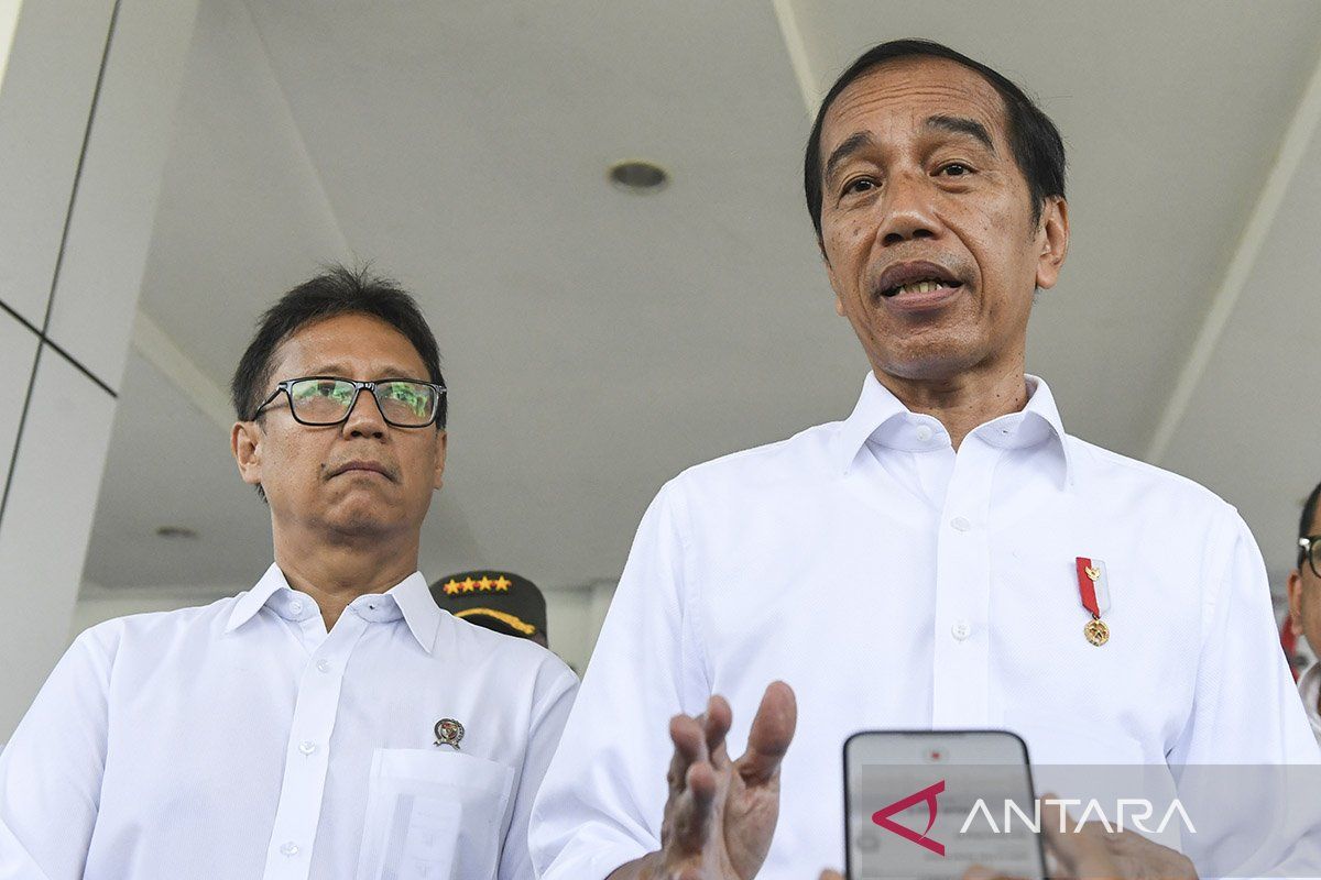 President Jokowi urges price reduction for medicines, health equipment
